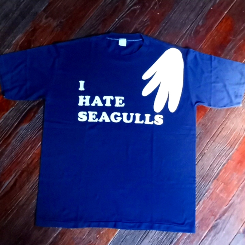 Vintage 80s 90s single stitch tee "I hate seagulls" size XL made in the USA